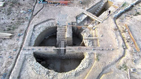 สุสานยุคสำริดเผยสังคมกรีซโบราณ (คลิป)