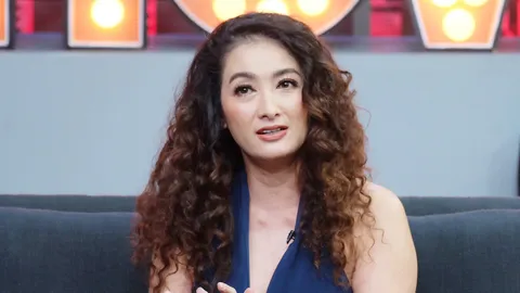 อุ้ย สุธิตา ควงลูกแฝดวัย 12 ปี อวดความหล่อ เกือบเลิกสามีเพราะเก่งเกินไป?!