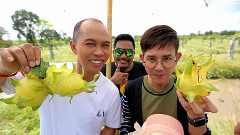 “สมจิตร” ลุยสวนแก้วมังกรทอง ในรายการ “ครัวลั่นทุ่ง”