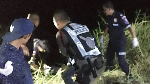 2 หนุ่มเลิกงาน ชวนกันช็อตปลาเพื่อนำมาทำอาหาร ถูกไฟดูดดับทั้งคู่