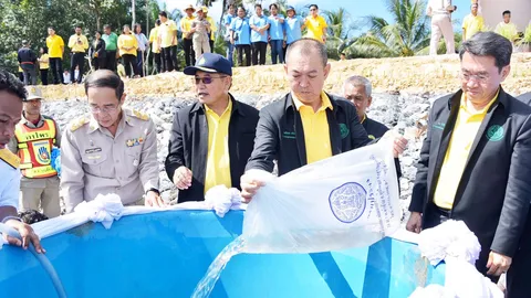 เฉลิมชัย ตรวจเยี่ยมฝายคลองท่ากระจายฯ สุราษฎร์ฯ เร่งช่วยขาดแคลนน้ำ