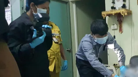 สลด ลุง 65 คว้ามีดปักอก หลังป่วยนอนติดเตียงนับสิบปี 