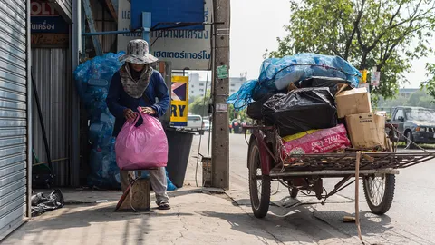 “ซาเล้ง” บ่นราคาเศษกระดาษวูบ พาณิชย์เด้งรับนัดหารือต้นปีหน้า 