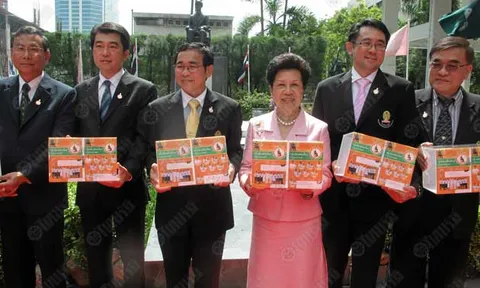 นิสิตแพทย์จุฬาฯ ชวนสร้างกุศล ซื้อเข็มวันอานันทมหิดล