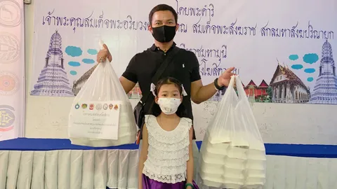 อิ่มใจอิ่มท้อง จา พนม หอบลูกสาว ไปแจกข้าวฟรี  