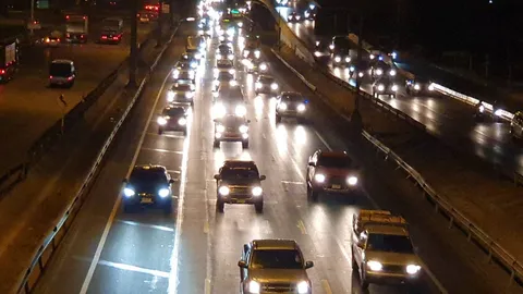 การจราจรถนนพระราม 2 รถมาก แต่ยังคล่องตัว หยุดก่อสร้างชั่วคราว