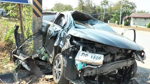 แพร่ เสียแชมป์ "ตายเป็น 0" สาวลับแลขับเก๋งชนต้นไม้ เพื่อนดับ 1