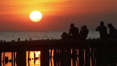 ประมวลภาพ ประชาชนโบกมือลาแสงสุดท้ายปีหมู ก่อนเข้าสู่ปี 2563