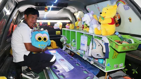 หนุ่มเล่าเบื้องหลังความมุ้งมิ้ง ตุ๊กตาบนรถกู้ภัย แท้จริงเป็นของลูกที่เสียชีวิต