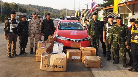 ตร.แม่สอดจับหนุ่มเขมร ลอบขนคอมพิวเตอร์นับร้อยเครื่อง ยึดไปตรวจสอบที่มา