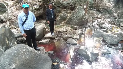 ได้บทสรุปแล้ว เผยสาเหตุ "น้ำตกเฒ่าโต้" เปลี่ยนเป็นสีแดง ยันไม่อันตราย (คลิป)