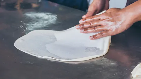 วัยรุ่นแห่กินตาม #โรตีสด พุ่งติดเทรนด์ แพทย์ย้ำอันตราย เสี่ยงอาหารเป็นพิษ