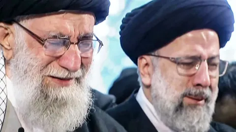 นาทีสุดอาลัย ผู้นำสูงสุดอิหร่านร่ำไห้ในพิธีศพ นายพลคาเซม โซไลมานี่ (คลิป)