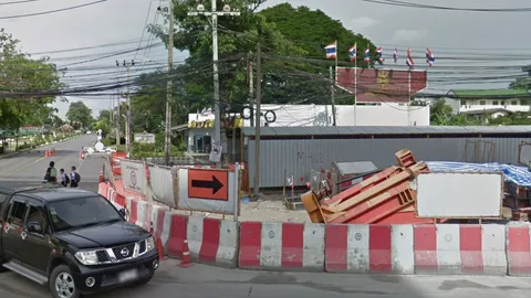 เขียวปรับผิวจราจร หน้ากรมทหารขนส่ง