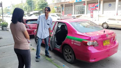 ดูชัดๆ "แท็กซี่ทิ้งลุง" ตามจนได้เอกสารคืน แต่เงินสด 3 พันหาย (คลิป) 
