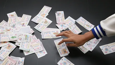 คอหวยสวรรคโลกมองหา "เลขเด็ด" แห่ซื้อ 16 วันครู 17 วันพ่อขุนรามฯ