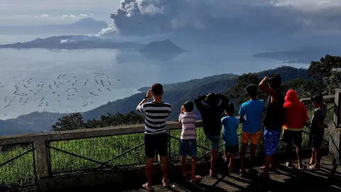 กต.เตือนคนไทยในฟิลิปปินส์ เลี่ยงเข้าใกล้ภูเขาไฟตาอัลปะทุ เตือนระดับ 4