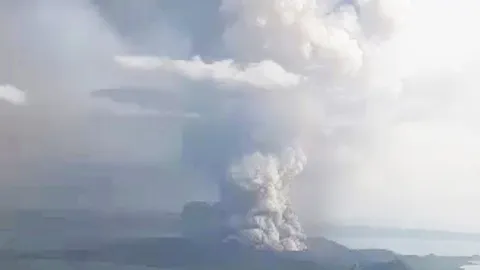 ‘ชัตดาวน์มะนิลา’ สุดสะพรึง ภูเขาไฟตาอัล พ่นเถ้าถ่านแรงขึ้น ลาวาแดงฉาน (คลิป)