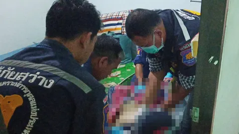 สาวเหม็นกลิ่นเน่าตรงข้ามห้อง แจ้งเจ้าของเข้าตรวจ พบรปภ.หนุ่มนอนตายแล้ว