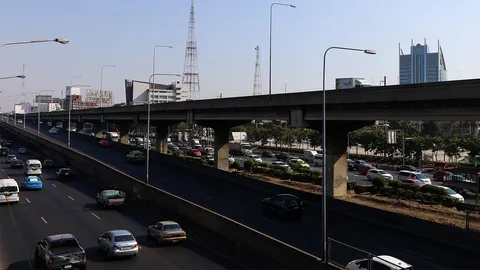 รถช้าห้ามวิ่งเลนขวามีผลเร็วๆนี้ “ศักดิ์สยาม” ย้ำเพื่อความปลอดภัยบนท้องถนน