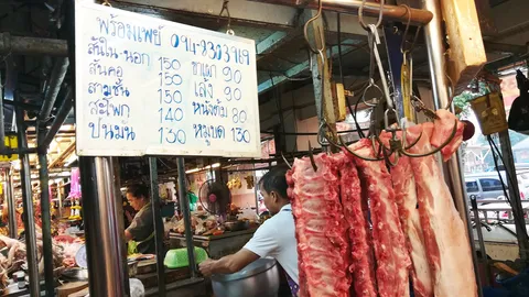 ราคาเนื้อหมูในตลาดพิษณุโลกพุ่งขึ้น แต่อาหารสำเร็จรูปยังยืนราคาเดิม