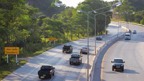 ทางหลวงเตือนช้าแช่เลนขวาเกิดอุบัติเหตุสูงสุด แนะใช้ช่องทางให้เหมาะสม 