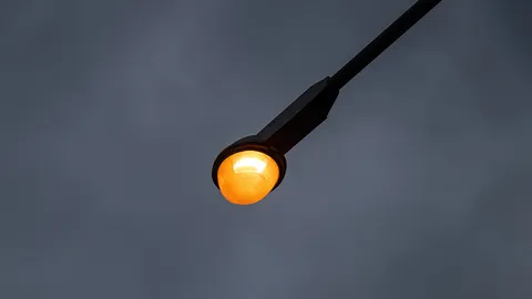 ห้องร้องทุกข์ : ซอยสุวินทวงศ์ 7 ไฟส่องถนนดับ มีเพียงไม่กี่ดวงที่ใช้การได้ 