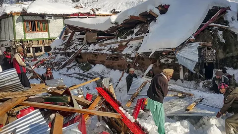 ยอดเหยื่อหิมะถล่มแคชเมียร์พุ่ง 77 ศพ ด.ญ.ถูกฝัง 18 ชม.รอดปาฏิหาริย์