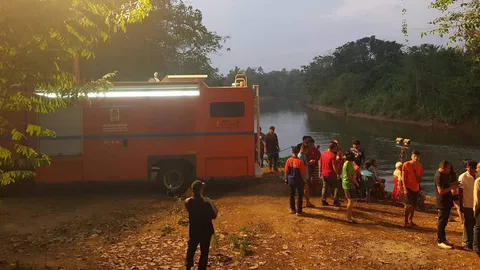 สลด แก๊ง ม.4 ลงเล่นน้ำหน้าวัด จมคลองดับ 1 อีกคนยังสูญหาย ว่ายน้ำไม่เป็น