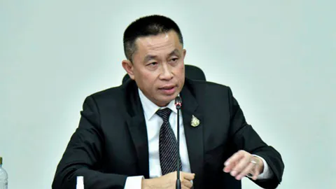 “ศักดิ์สยาม” ฟันขาซิ่ง-เจ้าถนน ตัดแต้มพักใบอนุญาตขับขี่ 1 ปี