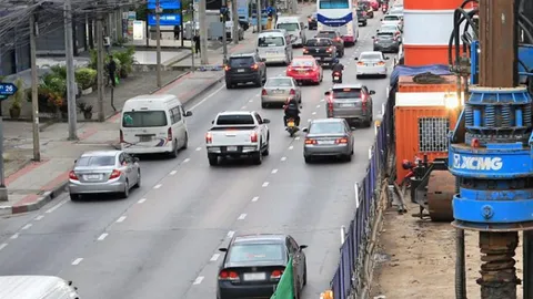 ชมพูเบี่ยงทางเท้า ใต้ด่วนแจ้งวัฒนะ