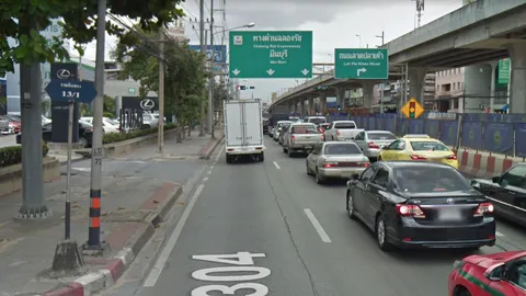 สีชมพูเบี่ยงจราจร รามอินทราขาออก