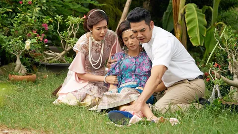 "ตูน" ยืนช็อกเจองูเห่าแผ่แม่เบี้ย "ยุ้ย" ออกโรงป้องเอาตัวเข้าขวาง