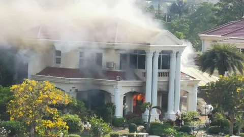 คอมเพรสเซอร์แอร์ระเบิด ไฟไหม้รับตรุษจีน คฤหาสน์หรูริมเจ้าพระยา