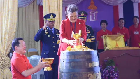 พระเทพฯ เสด็จฯ เปิดงานตรุษจีนเยาวราช ทรงวางหนูทองคำ บนถังเงินถังทอง