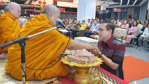 ห้างโรบินสันทำบุญใหญ่ อุทิศส่วนกุศลแก่ 3 ศพเหยื่อปล้นร้านทองลพบุรี