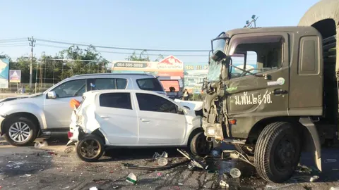 พลทหารซิ่งจีเอ็มซี ชนแหลก 13 คันรวด วัดแอลกอฮอล์ทะลุ 200 มก.