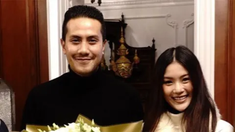 คลื่นรบกวน : ขอแต่งงานปุ๊บ เป้ วงมายด์ พา น้องกร จดทะเบียนสมรสที่ลอนดอนทันที