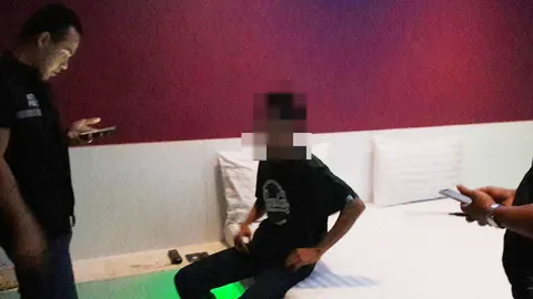 จับหนุ่มวัย 21 อ้างร้อนเงิน แอบถ่ายคลิปน้องชายวัย 16 ขายในกลุ่มไลน์เกย์