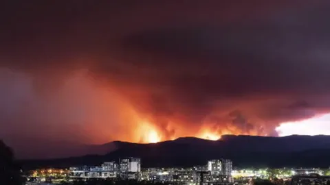 สะพรึง ไฟป่ามาสุดน่ากลัว ประกาศสถานการณ์ฉุกเฉินที่กรุงแคนเบอร์รา (คลิป)