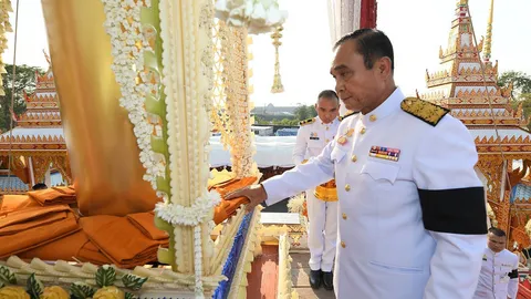 นายกฯ เป็นประธานทอดผ้าไตรพระราชทานในพิธีพระราชทานเพลิงศพ “ชัย ชิดชอบ”