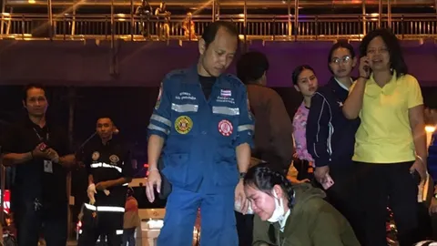 หนุ่มเมาแอ๋ซิ่งปิกอัพฝ่าไฟแดงชนสาวเซเว่นฯ ขี่จยย.ดับสลดกลางถนน