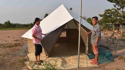 เมดอินกาฬสินธุ์ ชาวบ้านน้อยบึงอร่าม ผลิตเต็นท์กระโจม จับตลาดท่องเที่ยว