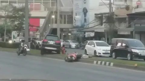 เปิดคลิป นาทีตำรวจไล่ล่าทหารคลั่ง กราดยิงชาวบ้าน กลางเมืองโคราช (คลิป)