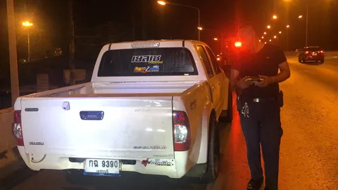 คนงานบ่อทรายวิ่งข้ามถนนไม่ทันมอง ถูกกระบะชนดับอนาถ