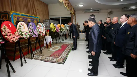 นายกฯ เป็นประธานมอบผ้าไตร และกัปปิยภัณฑ์ ตามพระประสงค์ พระสังฆราช  