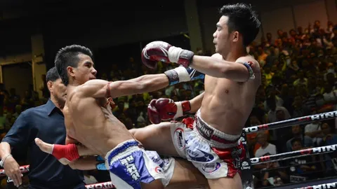 "พระจันทร์ฉาย" ฟอร์มดุไล่ขยี้ "เพชรสมาน" มวยคู่เอกลุมพินี