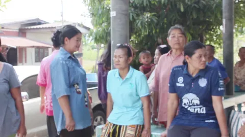 หนุ่มเสพยาหลอนมีคนตามฆ่า คว้ามีดปาดคอ ช่วยได้ทัน สุดท้ายผูกคอตัวเองดับ