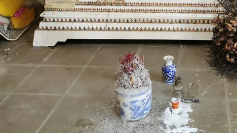 "ลุงมังกร" สัปเหร่อวัย 73 สั่งเสียถ้าตายให้ใส่โลงเก่า เผาเลยไม่ต้องสวด