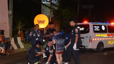 หนุ่มซิ่ง จยย.แซงพ่วงล้มคว่ำ มุดใต้ท้องรถ ถูกล้อบดร่างแหลกดับสยอง